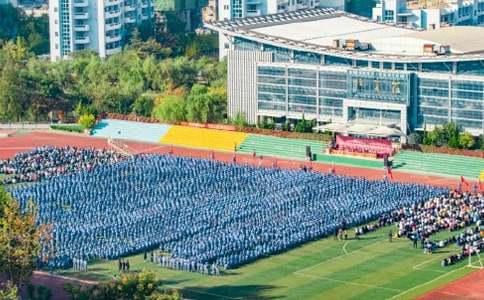 看开学典礼有感